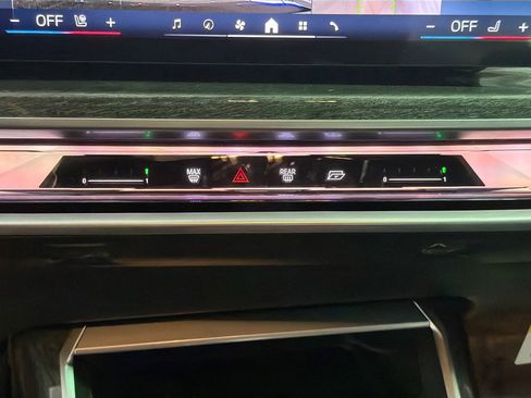 New 2026 BMW 750e xDrive image 31