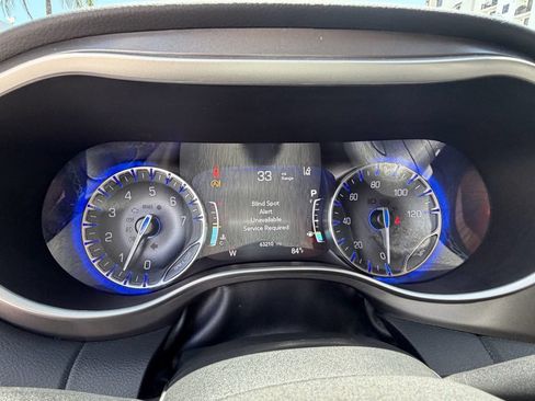 Used 2022 Chrysler Pacifica Touring-L FWD image 22