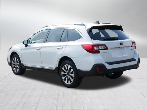 Used 2018 Subaru Outback 2.5i Touring AWD/4WD image 5