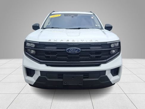 Used 2025 Ford Expedition Max Active AWD/4WD image 3