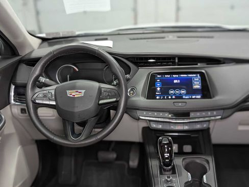 Certified 2023 Cadillac XT4 Premium Luxury image 5