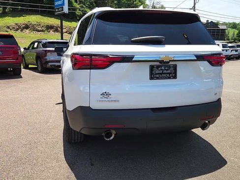 Used 2022 Chevrolet Traverse LT FWD image 9