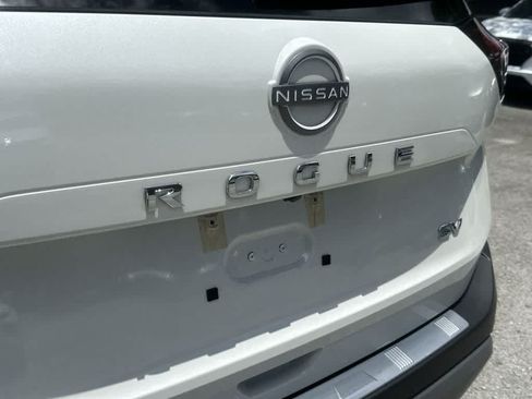 Used 2023 Nissan Rogue SV FWD image 11