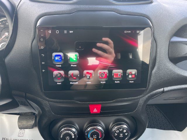 Used 2017 Jeep Renegade Trailhawk AWD/4WD image 13
