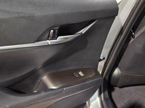 Used 2021 Toyota Camry LE image 34