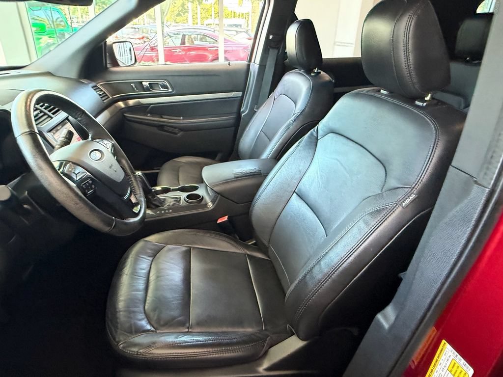 Used 2018 Ford Explorer XLT w/ Equipment Group 202A FWD image 9