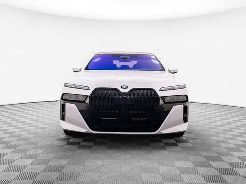 Certified 2023 BMW 760i xDrive w/ Executive Package AWD/4WD image 9