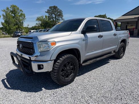 Used 2014 Toyota Tundra SR5 w/ SR5 Upgrade Package AWD/4WD image 2
