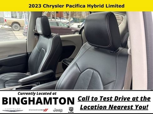 Used 2023 Chrysler Pacifica Limited FWD image 19