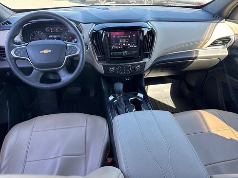 Used 2023 Chevrolet Traverse LS FWD image 9