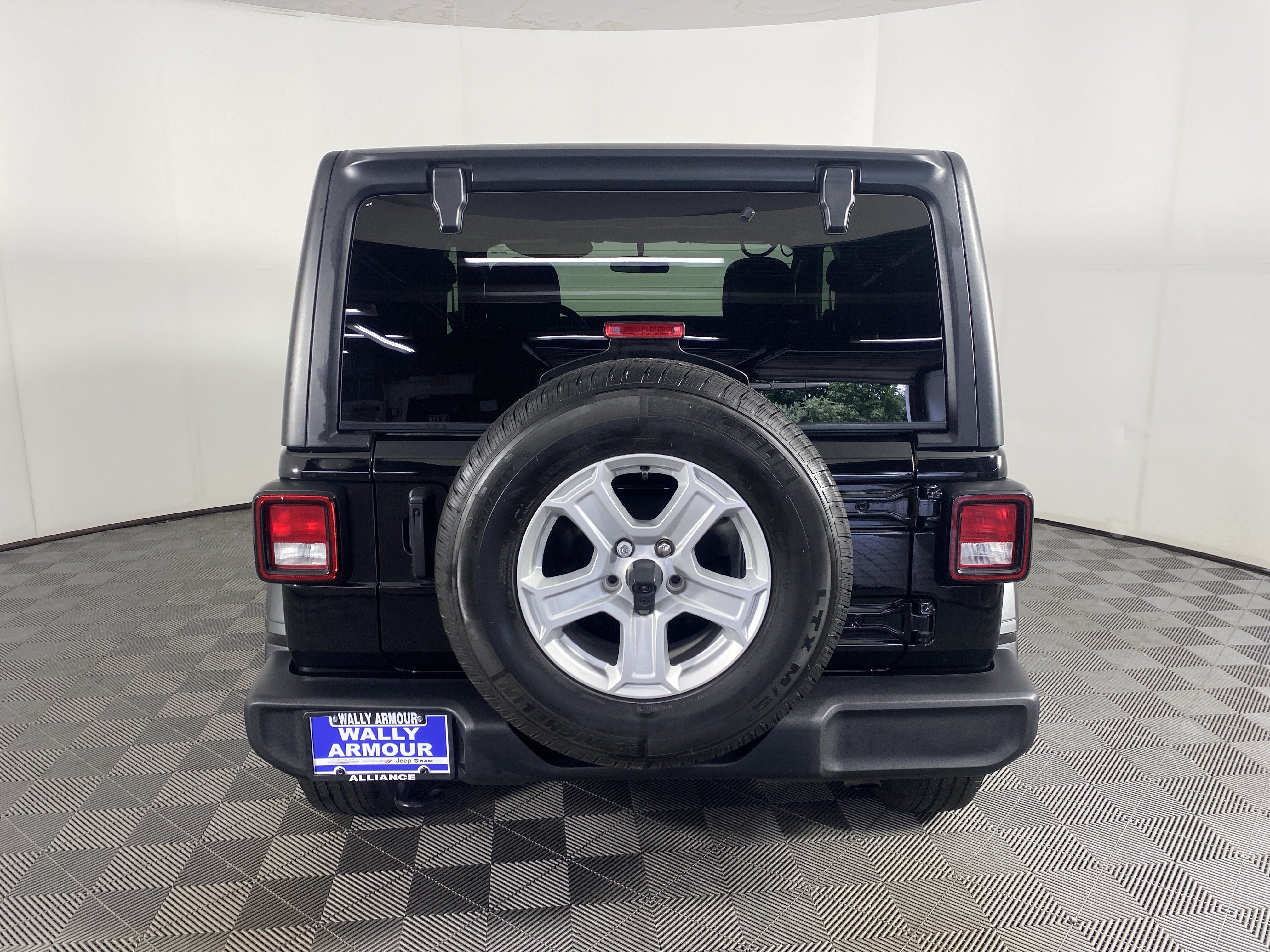 Used 2022 Jeep Wrangler Sport AWD/4WD image 7