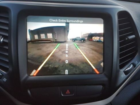 Used 2015 Jeep Cherokee Limited image 14