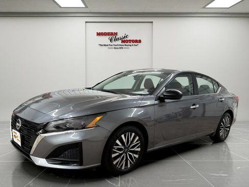 Used 2025 Nissan Altima 2.5 SV FWD image 1