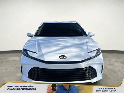 Used 2025 Toyota Camry LE image 9