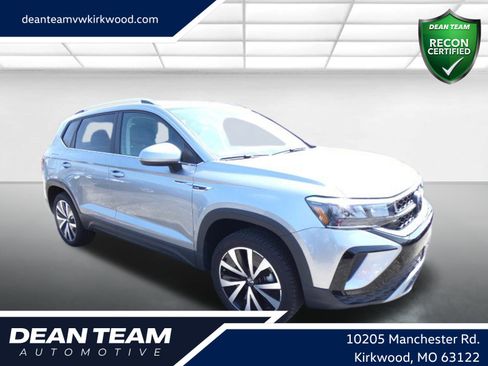 Used 2024 Volkswagen Taos SE FWD image 1