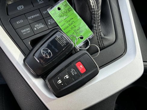Used 2021 Toyota RAV4 XLE image 36