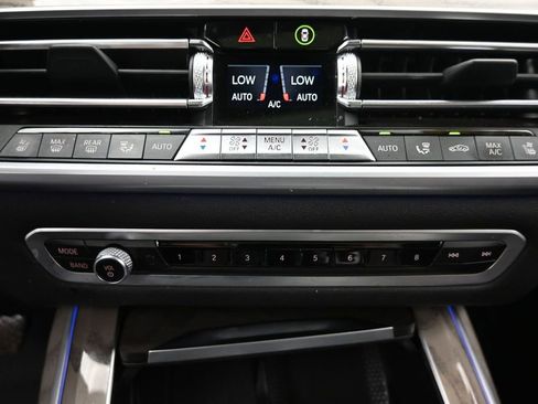 Used 2022 BMW X7 xDrive40i w/ Premium Package AWD/4WD image 21