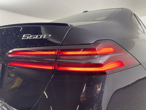 Certified 2026 BMW 550e xDrive image 6