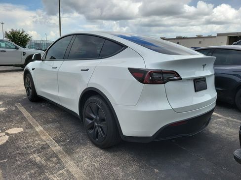 Used 2024 Tesla Model Y 2WD image 5