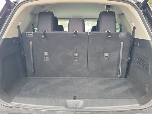 Certified 2025 Nissan Pathfinder SV image 10