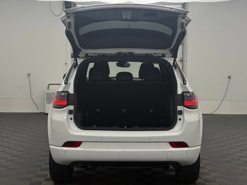 Used 2023 Jeep Compass High Altitude AWD/4WD image 9