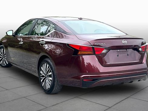 Used 2024 Nissan Altima 2.5 SV FWD image 12