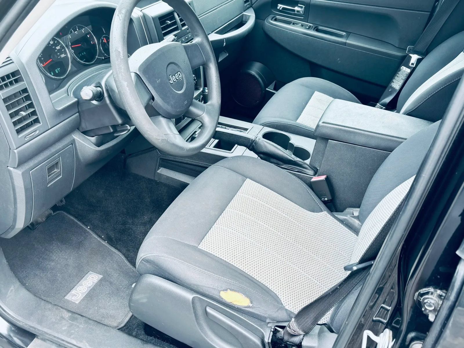 Used 2010 Jeep Liberty Sport w/ Popular Equipment Group AWD/4WD image 18