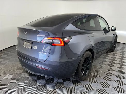 Used 2022 Tesla Model Y Long Range AWD/4WD image 5