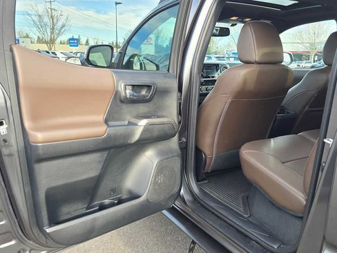 Certified 2016 Toyota Tacoma Limited image 20