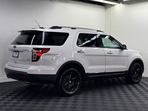Used 2014 Ford Explorer XLT w/ Equipment Group 202A AWD/4WD image 2