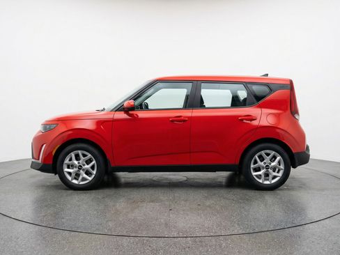 Used 2025 Kia Soul LX w/ LX Technology Package FWD image 5