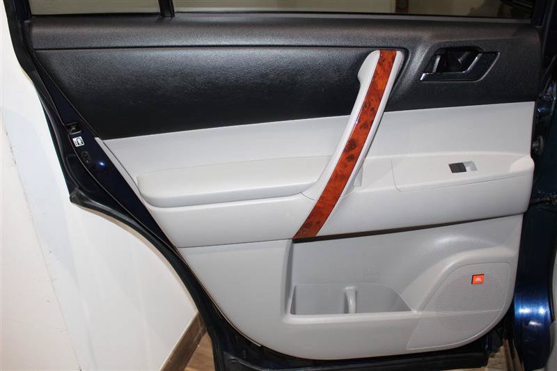 Used 2013 Toyota Highlander Limited FWD image 34