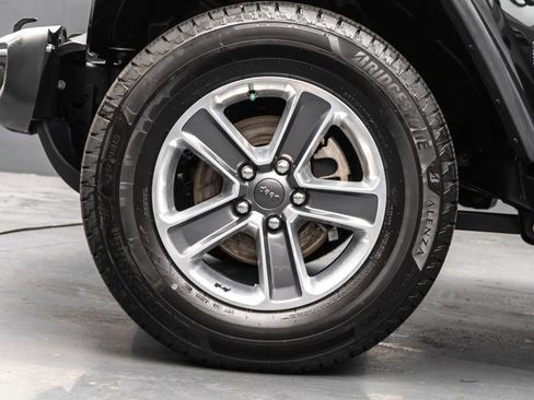 Used 2020 Jeep Wrangler Unlimited Sahara image 36