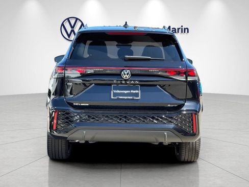 New 2026 Volkswagen Tiguan SEL R-Line AWD/4WD image 4