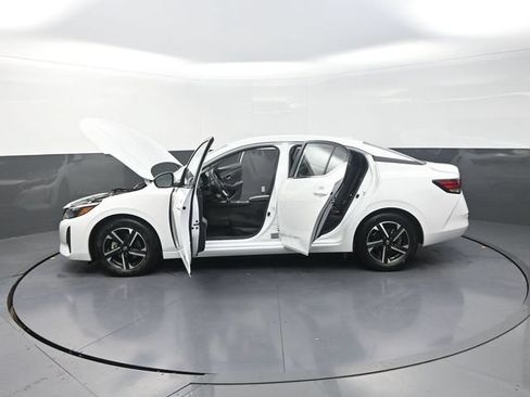 Used 2025 Nissan Sentra SV FWD image 42