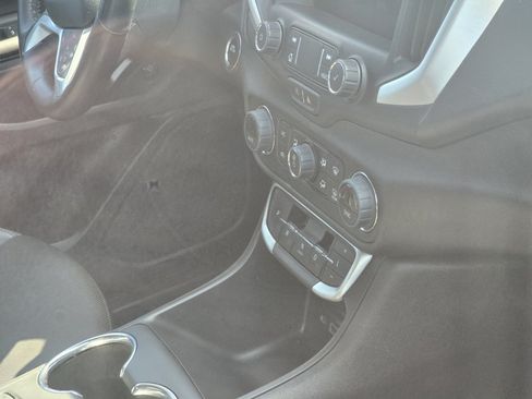 Used 2023 GMC Terrain SLT AWD/4WD image 17