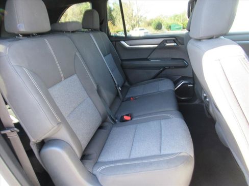 Used 2025 GMC Acadia Elevation image 29