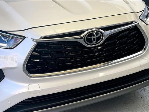 Used 2026 Toyota Highlander Platinum image 31
