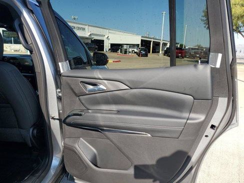 New 2026 Chevrolet Traverse LT w/ LPO, Floor Liner Package image 11