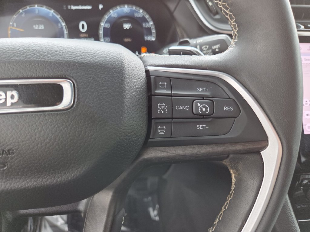 Used 2024 Jeep Grand Cherokee Limited AWD/4WD image 35