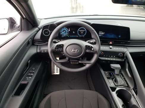 New 2025 Hyundai Elantra SEL image 13
