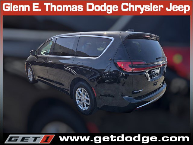 New 2027 Chrysler Pacifica Select FWD image 6