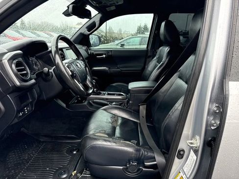 Used 2018 Toyota Tacoma TRD Off-Road image 16