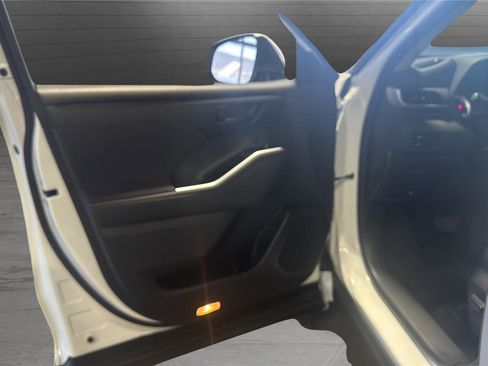 Used 2023 Toyota Highlander LE image 21