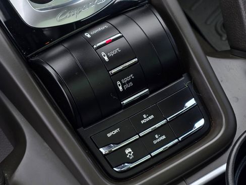 Used 2017 Porsche Cayenne S Platinum image 32