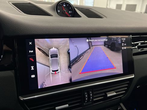 Used 2023 Porsche Cayenne Platinum Edition image 17