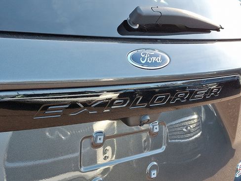 Used 2020 Ford Explorer ST image 31