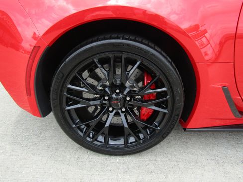 Used 2016 Chevrolet Corvette Z06 w/ 3LZ Preferred Equipment Group RWD image 21