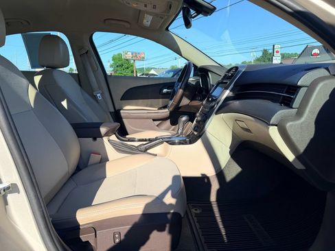 Used 2015 Chevrolet Malibu LT FWD image 16