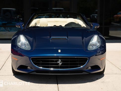 Used 2011 Ferrari California image 5